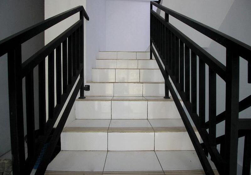 Spot On 2842 Hotel Rindu