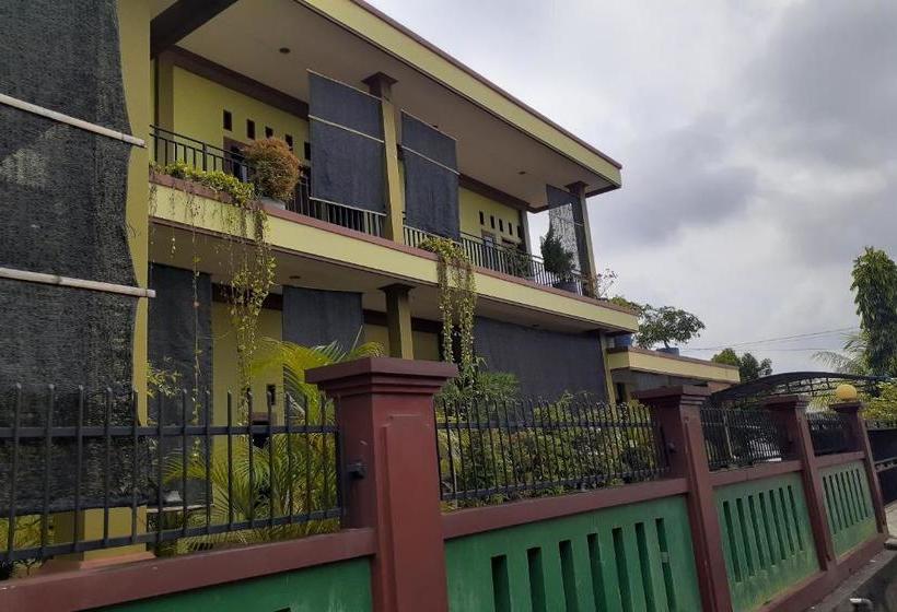 هتل Spot On 2846 Kost Faza