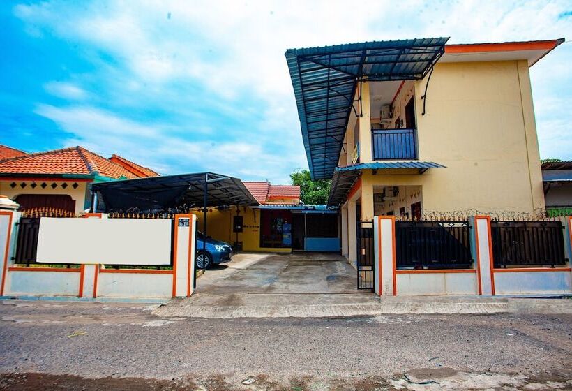 فندق Spot On 2875 Kost Pandawa Syariah