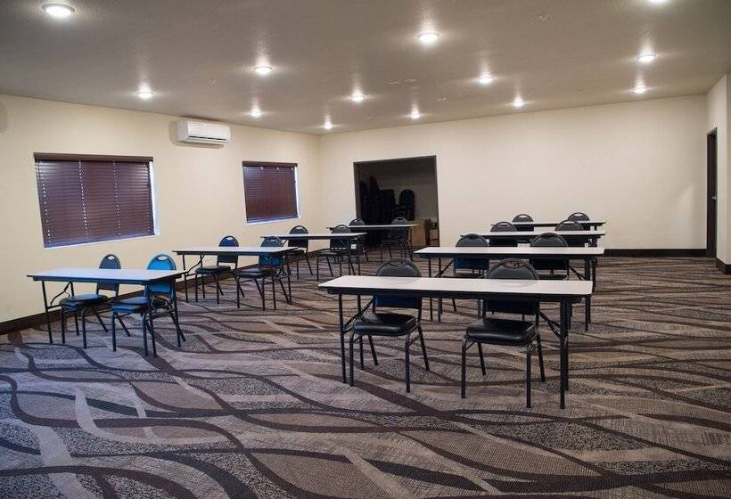 فندق Cobblestone Inn & Suites  Forest City