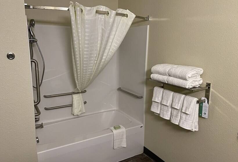 فندق Cobblestone Inn & Suites  Forest City