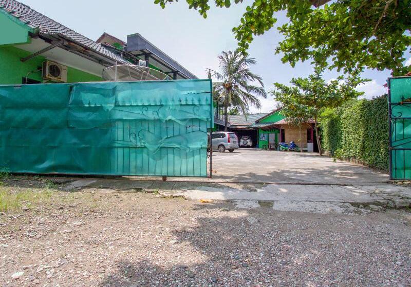 هتل Oyo 2588 Pondok Romeo