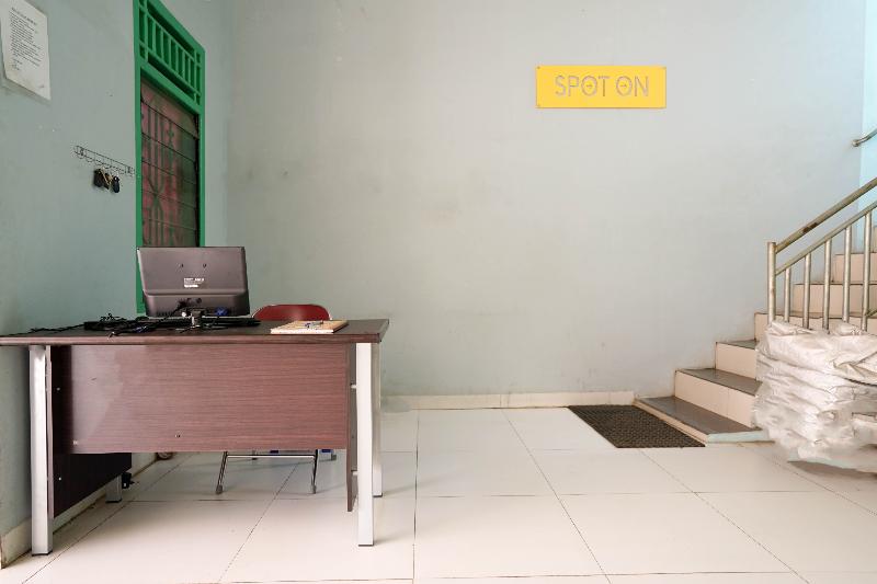 هتل Spot On 2738 818 Home Stay