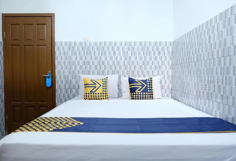 هتل Spot On 2766 Kezia Kost