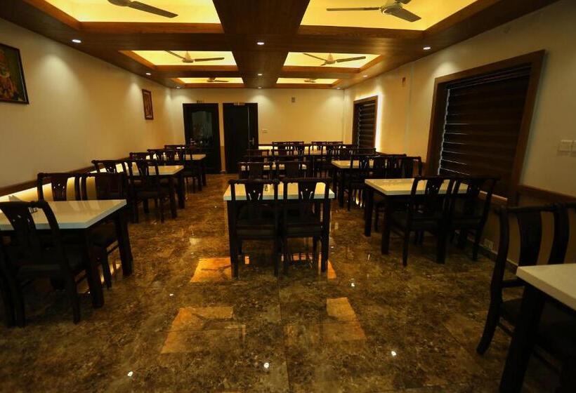 فندق Ceecee Grand Resort
