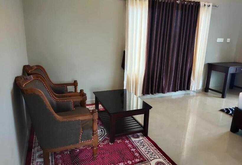 فندق Ceecee Grand Resort