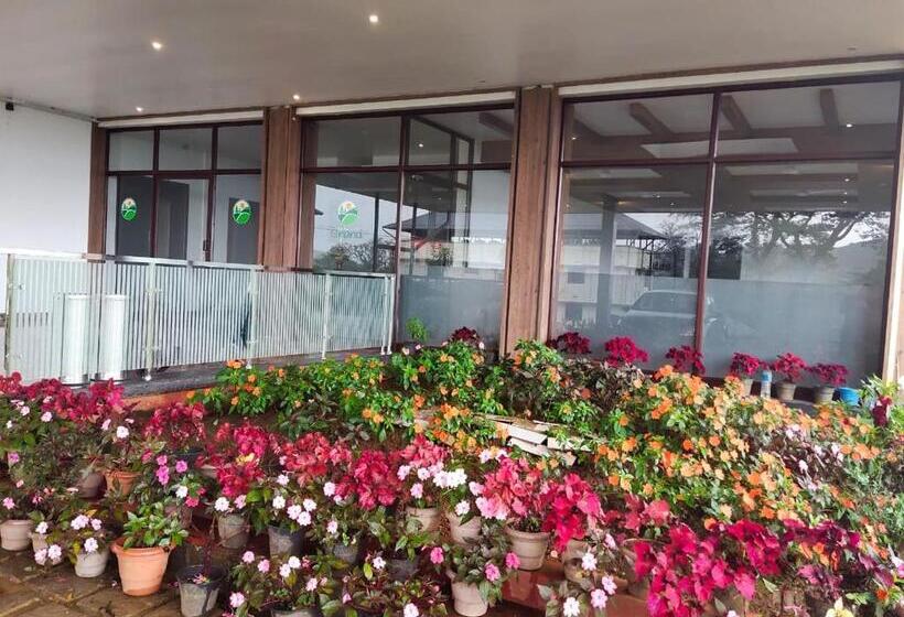 فندق Ceecee Grand Resort