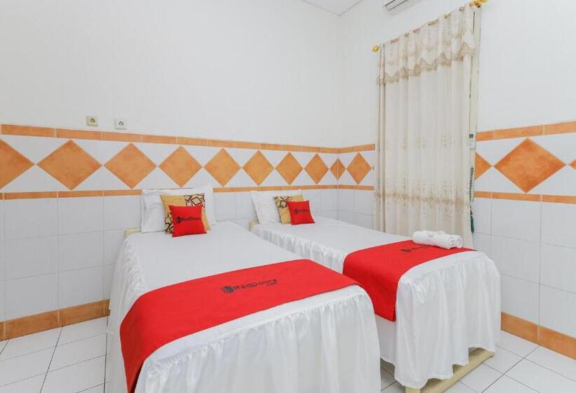 Отель Reddoorz Syariah At Mojosari