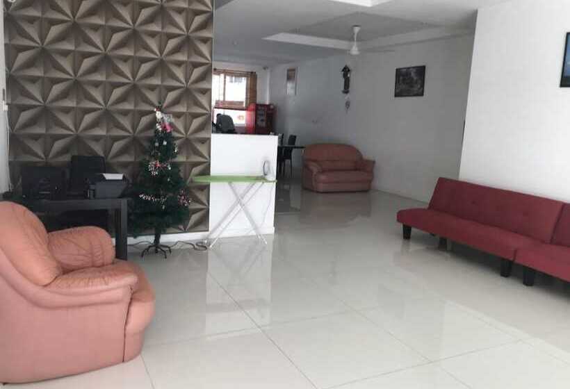 בית מלון כפרי Island Hostel