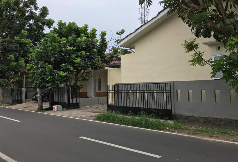 هتل Oyo 2551 Dewi Residence 2