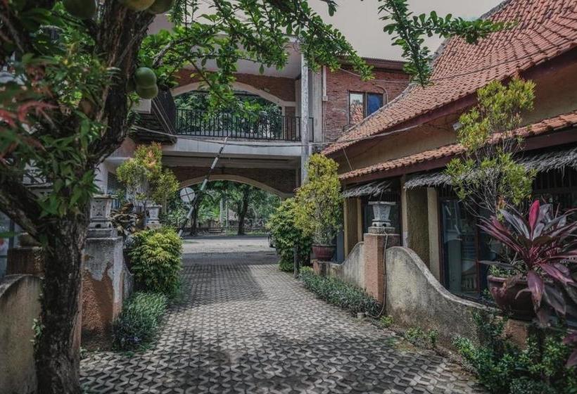 هتل Reddoorz Near Pantai Florida Anyer