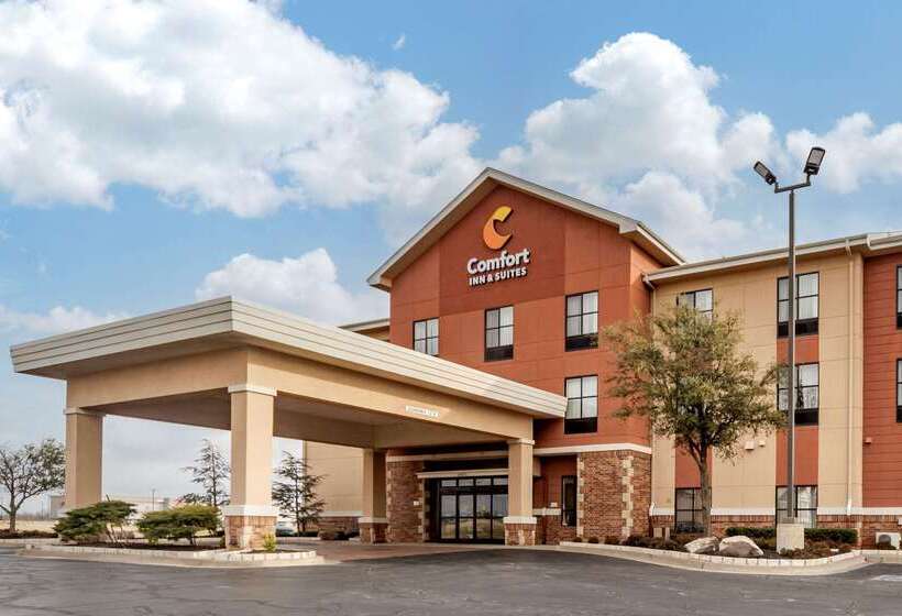 호텔 Comfort Inn & Suites Shawnee North Near I40