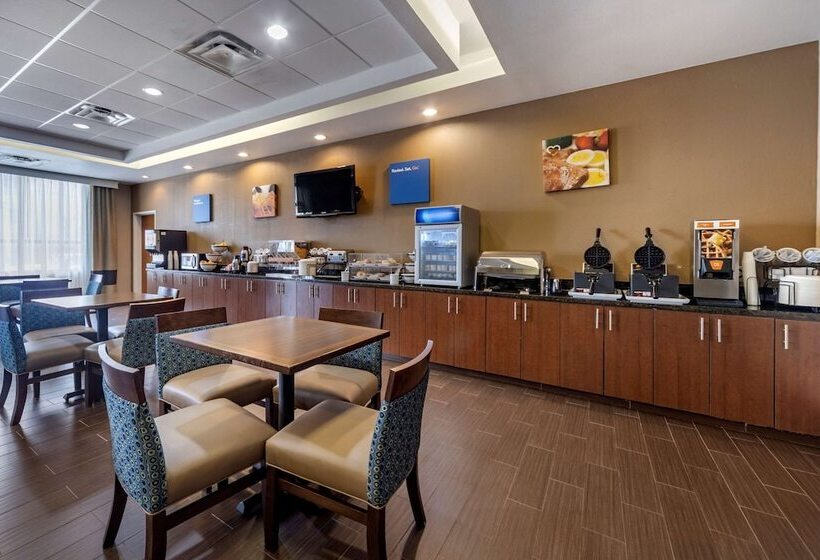 호텔 Comfort Inn & Suites Shawnee North Near I40