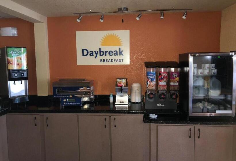 酒店 Days Inn & Suites By Wyndham Stevens Point