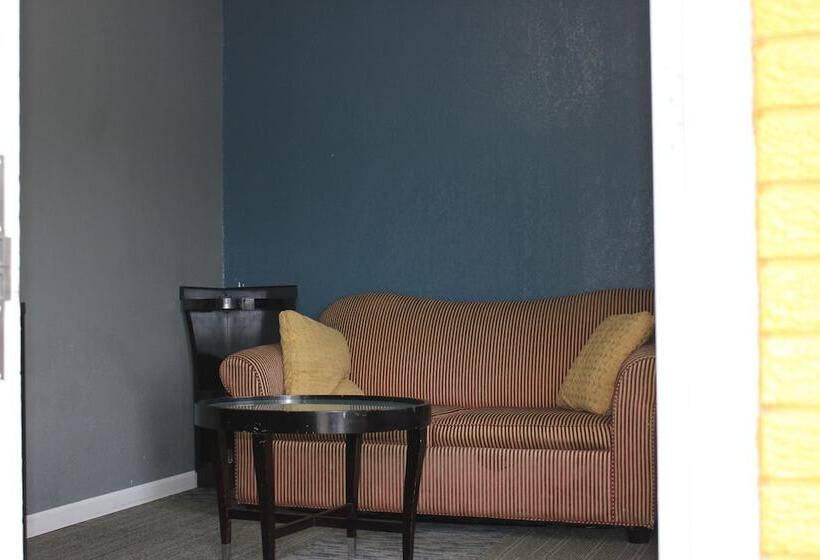 فندق Econo Lodge