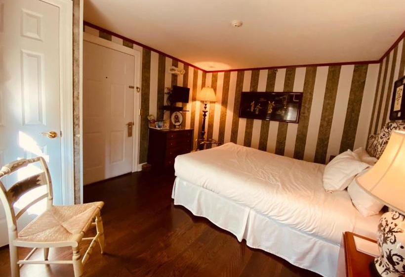 Hotel Roger Sherman Inn