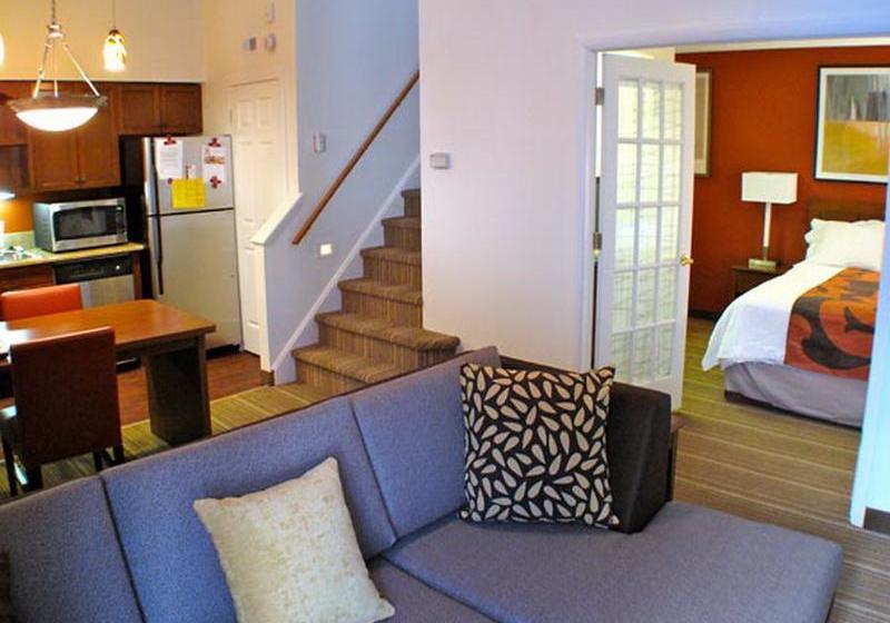 اقامتگاه Albany Airport Inn & Suites