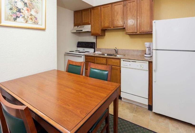 اقامتگاه Hawthorn Suites By Wyndham Dearborn/detroit Mi