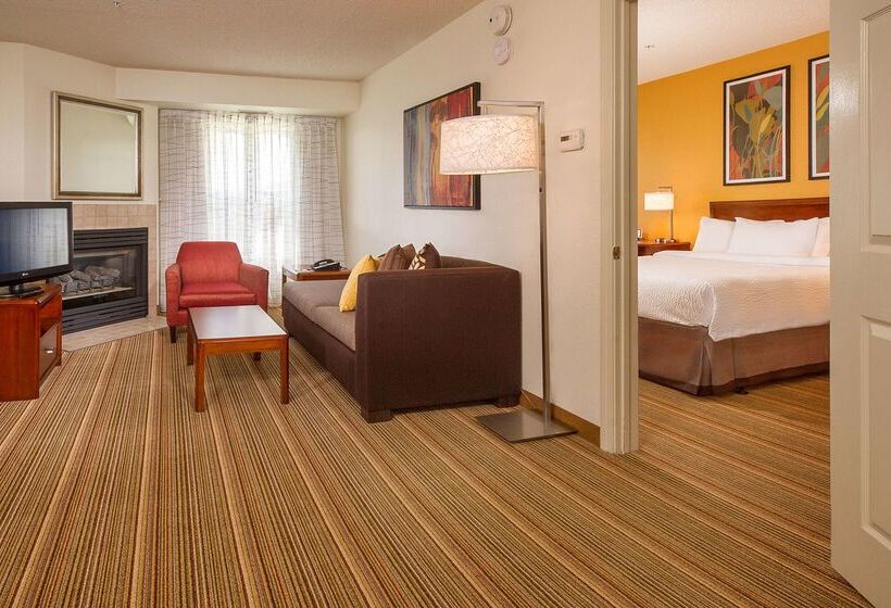 اقامتگاه Sonesta Es Suites Charlottesville University