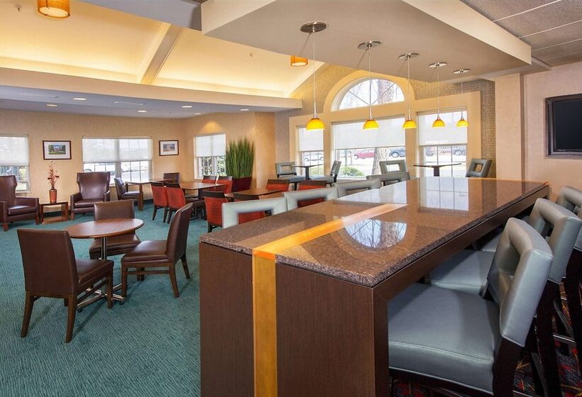 اقامتگاه Sonesta Es Suites Charlottesville University