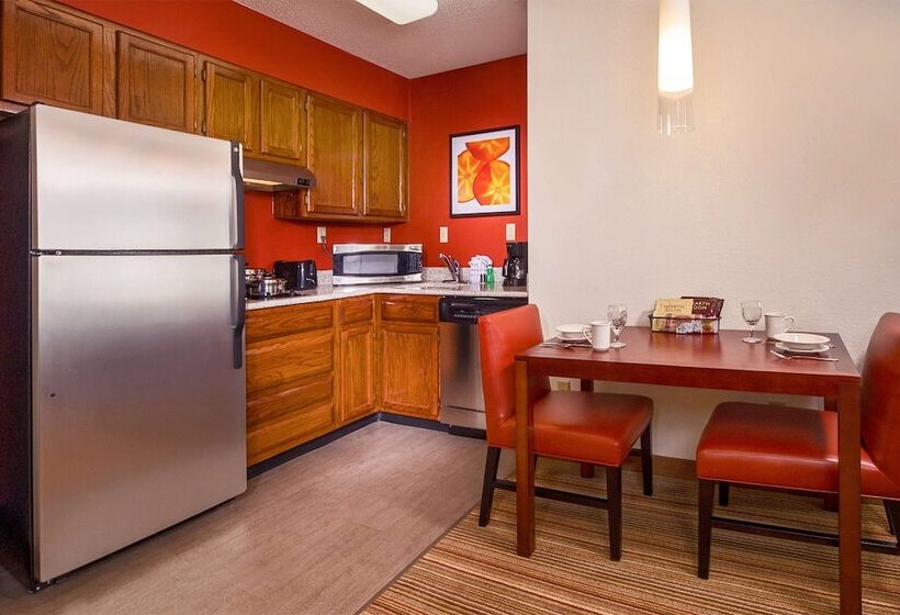اقامتگاه Sonesta Es Suites Charlottesville University
