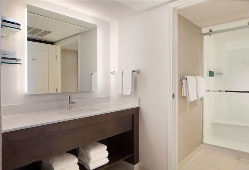 اقامتگاه Sonesta Es Suites Fresno