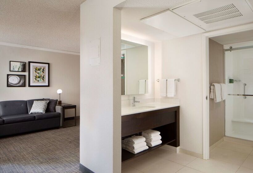 اقامتگاه Sonesta Es Suites Fresno