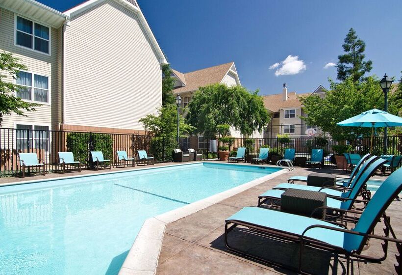 اقامتگاه Sonesta Es Suites Fresno