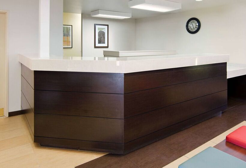 اقامتگاه Sonesta Es Suites Fresno