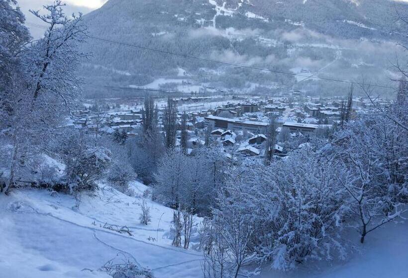 تختخواب و صبحانه Montagn'arcs