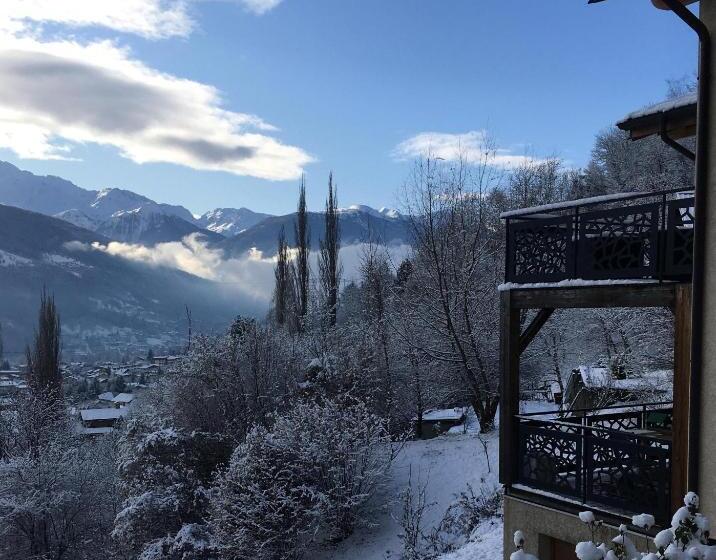 تختخواب و صبحانه Montagn'arcs
