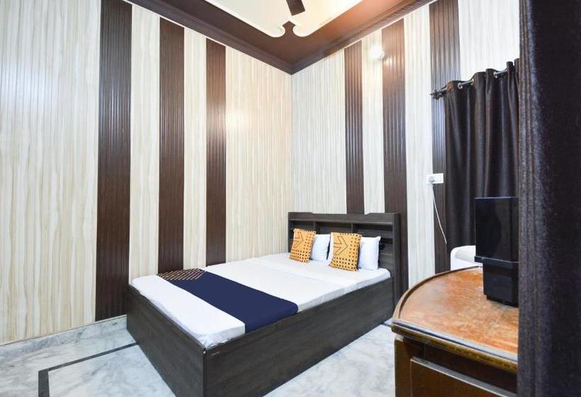 فندق Spot On 64839 S S Guest House
