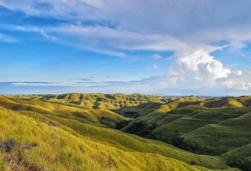 فندق Lelewatu Resort Sumba
