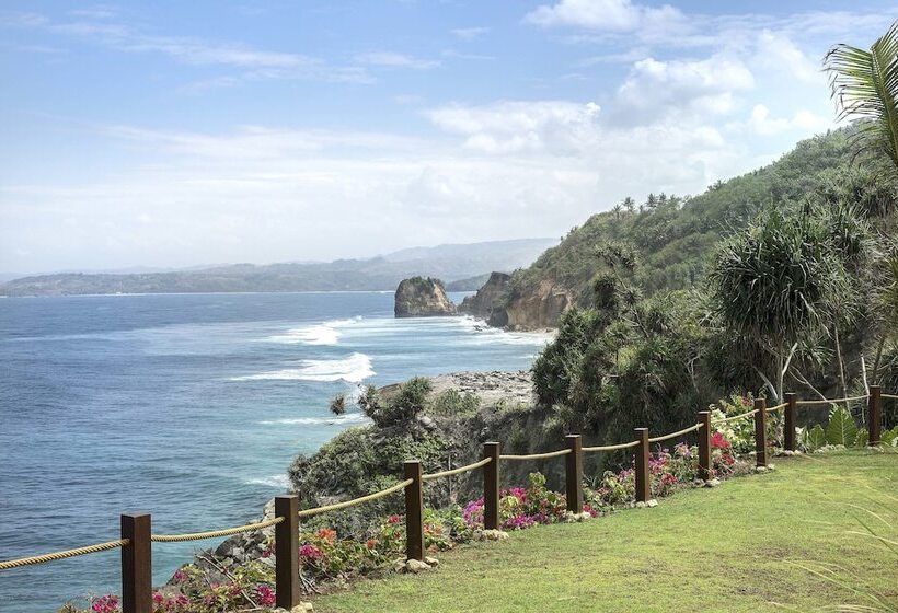 فندق Lelewatu Resort Sumba