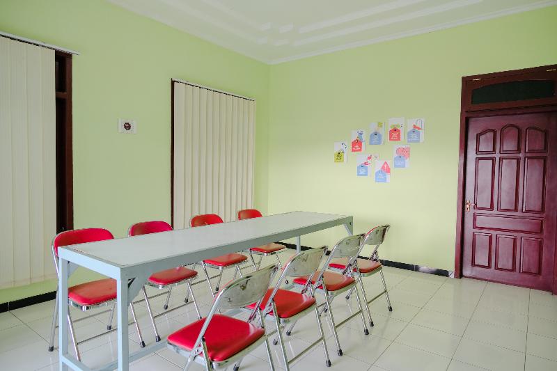 ホテル Oyo Life 2508 Alba Suites Homestay