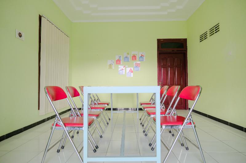 ホテル Oyo Life 2508 Alba Suites Homestay