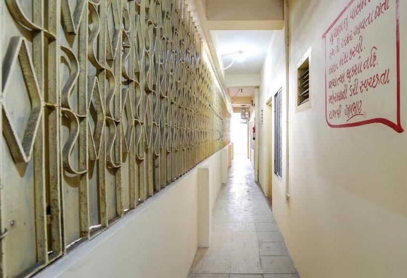 Отель Spot On 68002 Kasthabhanjan Guest House