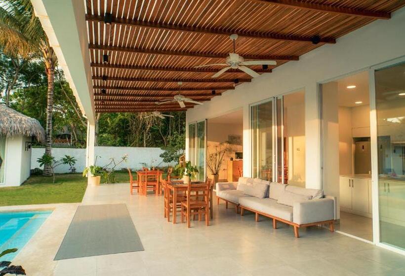 تختخواب و صبحانه Vikara