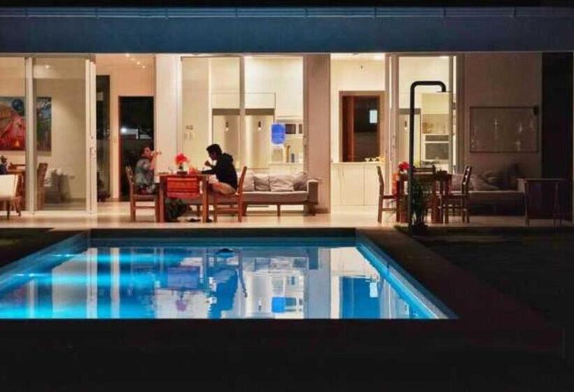 تختخواب و صبحانه Vikara