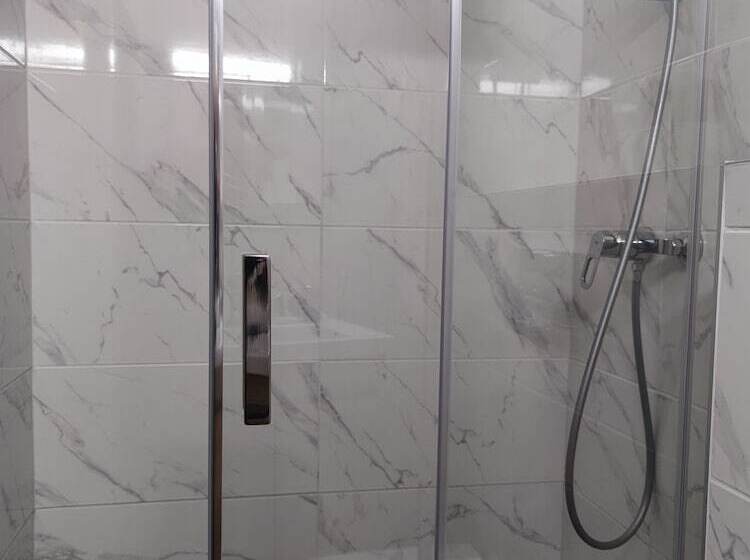 هتل Hôtel Le National Clichy Paris