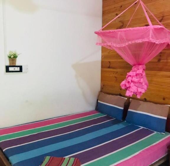 Walkers Hostel