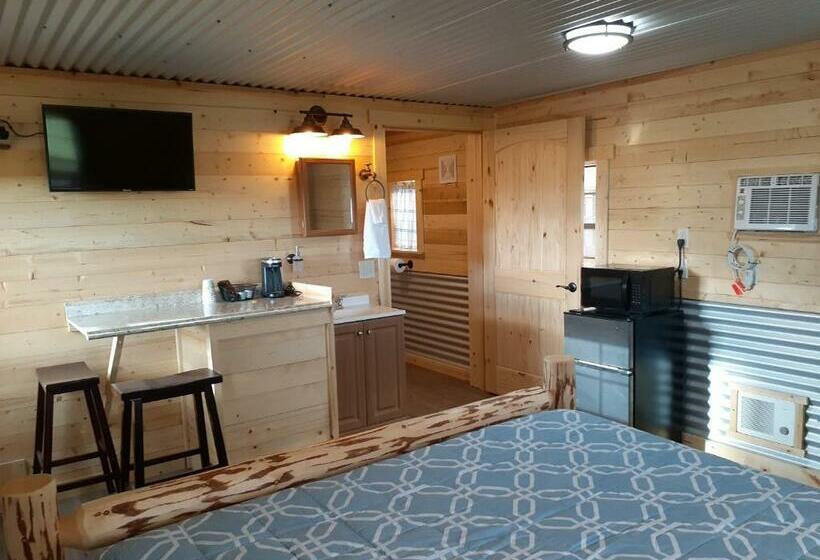 مُتل Glacier Acres Guest Ranch