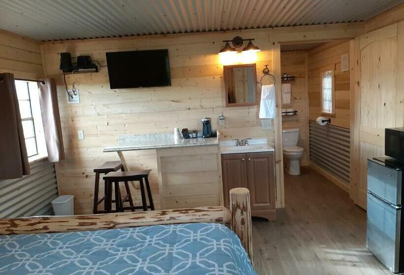 مُتل Glacier Acres Guest Ranch