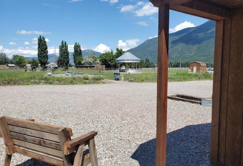 مُتل Glacier Acres Guest Ranch