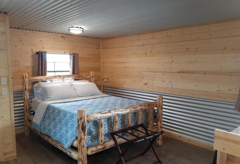 مُتل Glacier Acres Guest Ranch