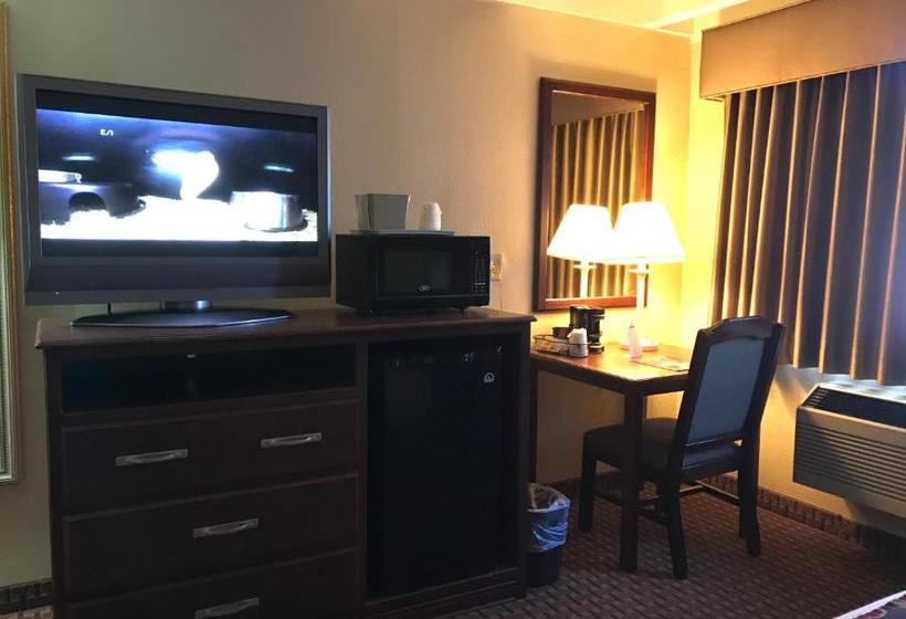 هتل Days Inn By Wyndham Bloomington West