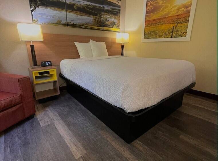 فندق Days Inn & Suites By Wyndham Kaukauna Wi