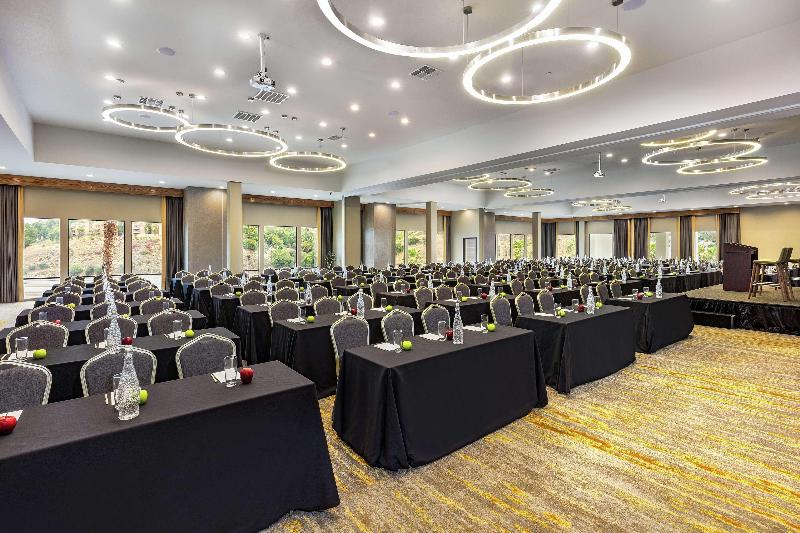 فندق Doubletree By Hilton Pomona