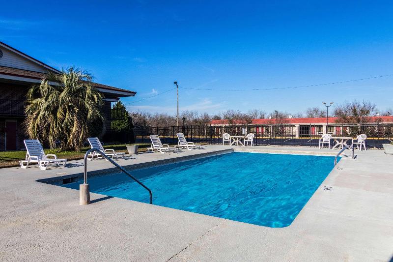 호텔 Econo Lodge Inn & Suites Conference Center Dublin