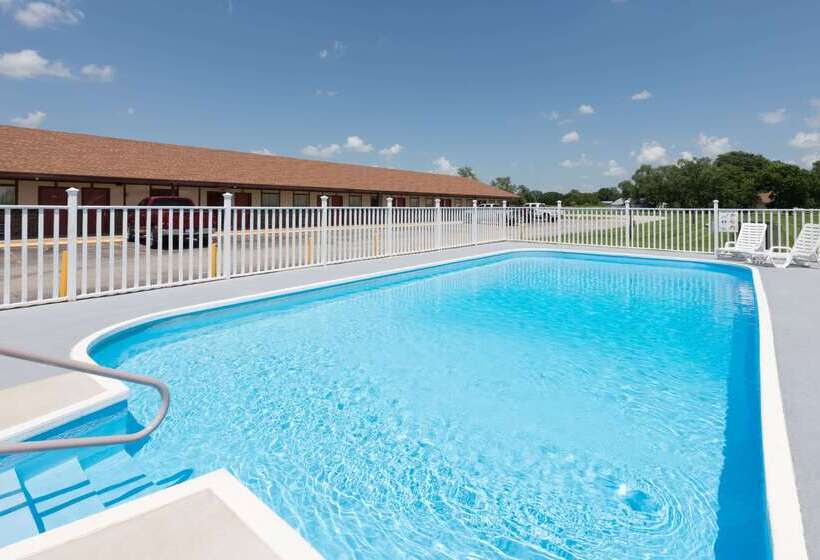 בית מלון כפרי Knights Inn   Chanute